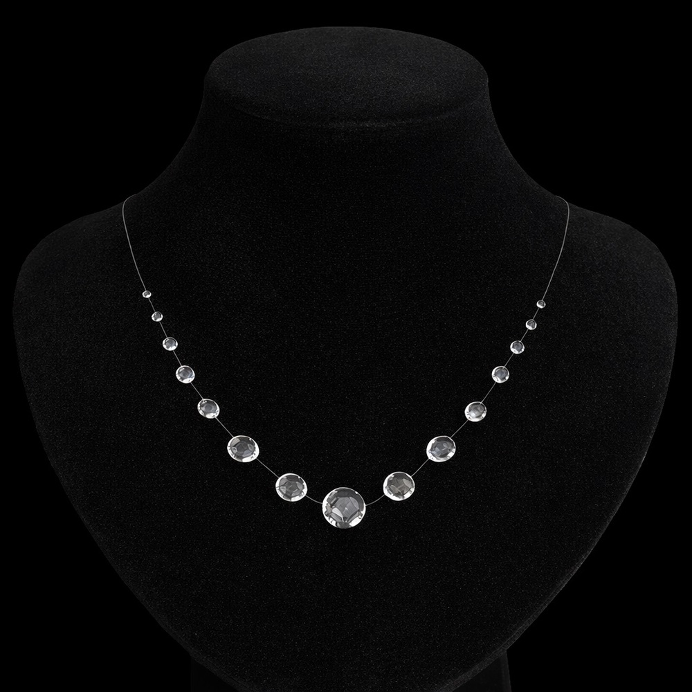 Chic Silver Necklace with Clear Accents